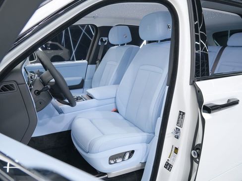 Used 2026 Rolls-Royce Cullinan image 31