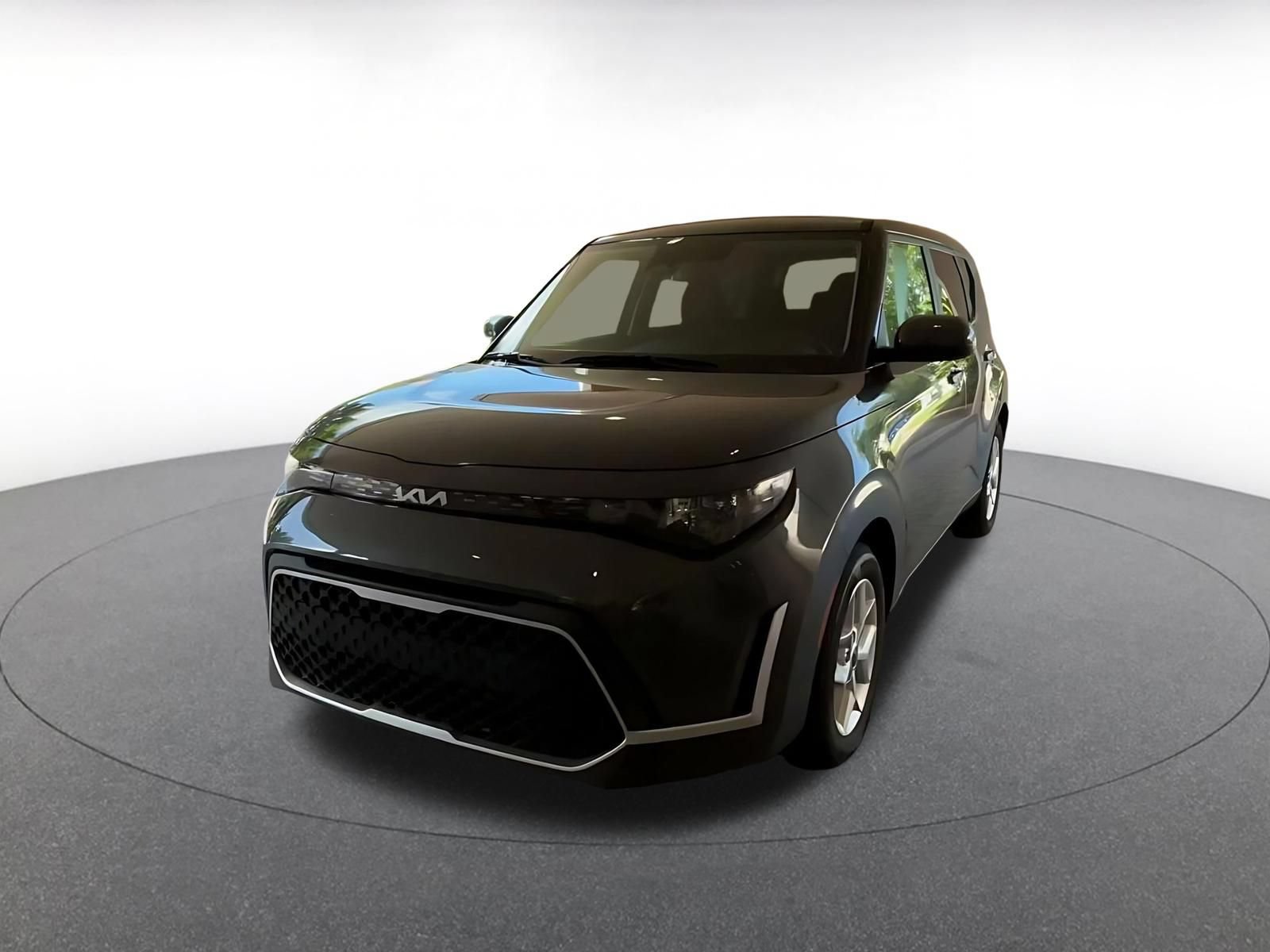 Used 2025 Kia Soul LX w/ LX Technology Package FWD image 4