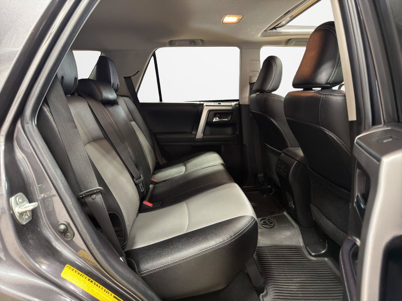 Used 2022 Toyota 4Runner SR5 Premium RWD image 33
