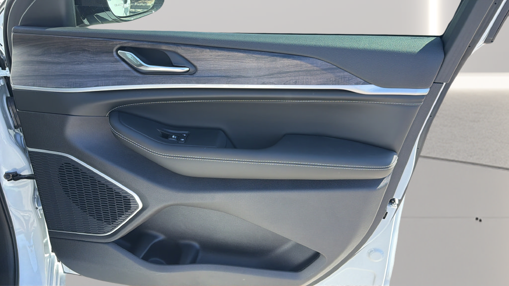 New 2027 Jeep Grand Cherokee Limited AWD/4WD image 27