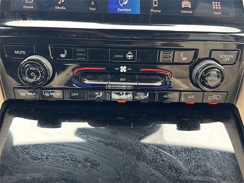 Certified 2024 Jeep Grand Cherokee Limited image 7