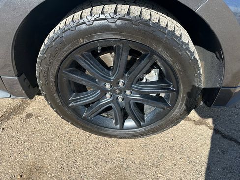 Used 2020 Ford Edge ST-Line w/ Cold Weather Package image 29