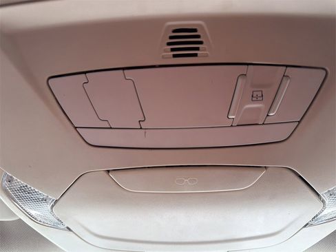 Used 2016 Ford Focus SE w/ SE Sport Package image 33