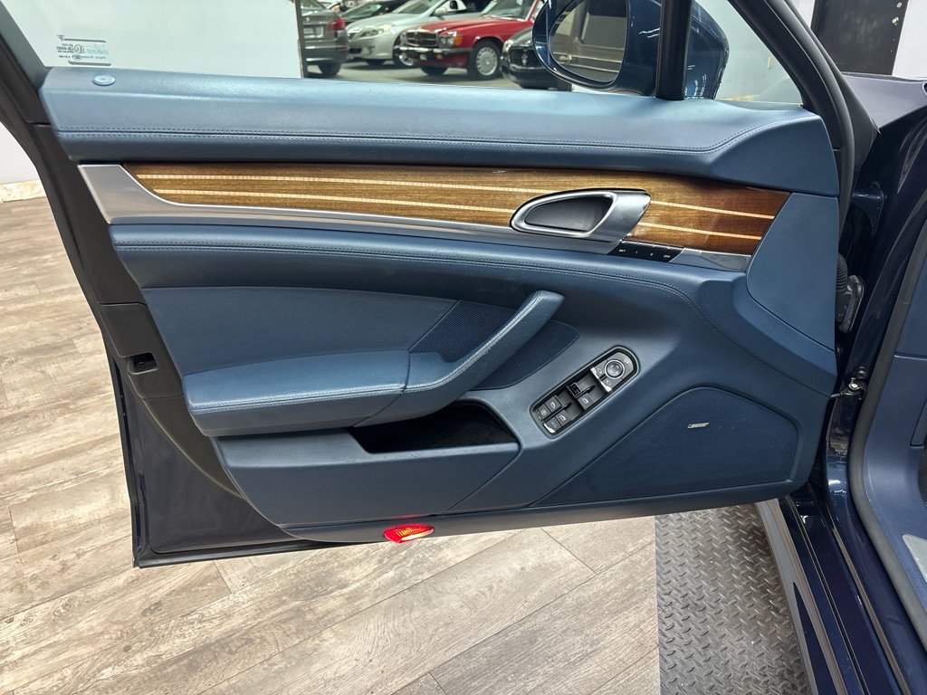 Used 2012 Porsche Panamera image 16