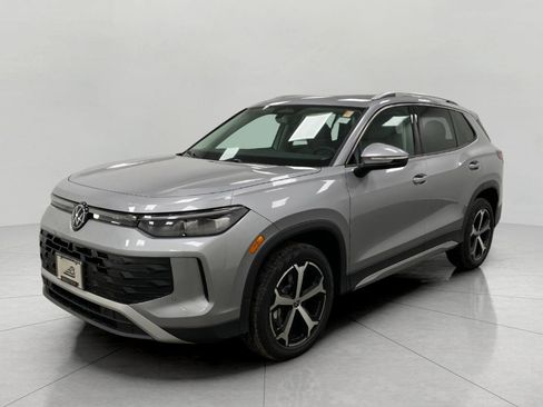 New 2026 Volkswagen Tiguan SE image 9