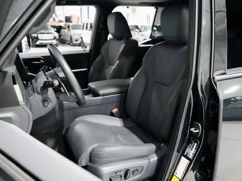 Used 2024 Lexus GX 550 image 10