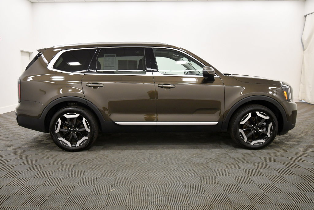 Certified 2025 Kia Telluride EX X-Line AWD/4WD image 9