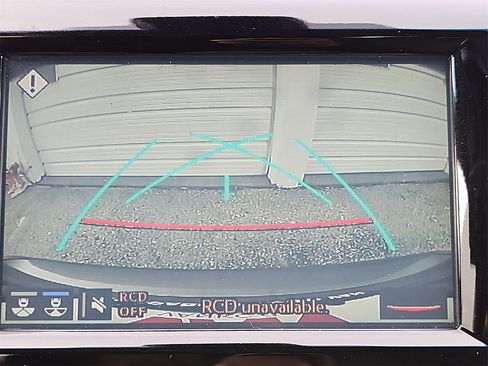 Used 2018 Toyota Camry LE image 22