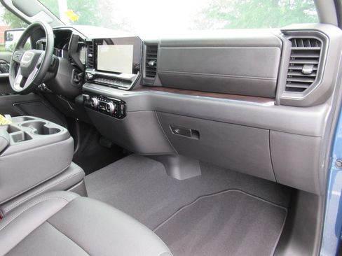 Used 2024 GMC Sierra 1500 SLT w/ X31 Off-Road Package AWD/4WD image 11