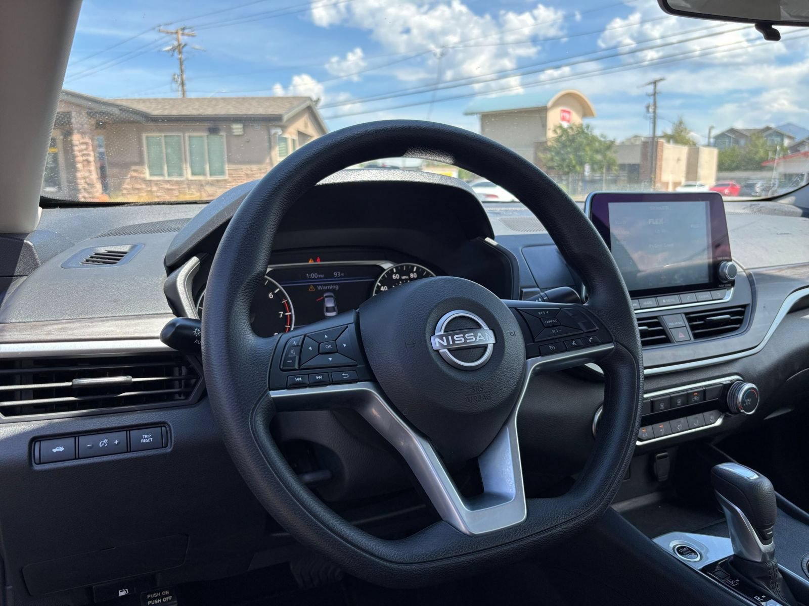 Used 2025 Nissan Altima 2.5 SV FWD image 34