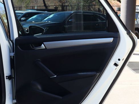 Used 2022 Volkswagen Passat 2.0T SE image 26