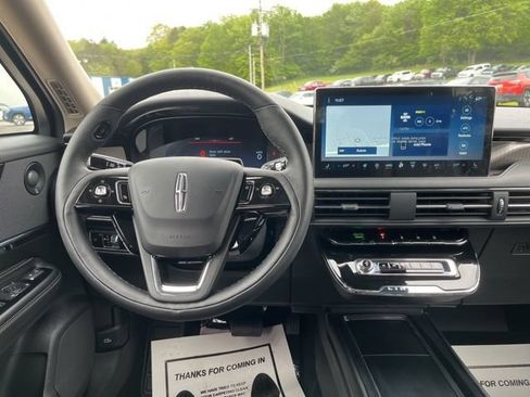 New 2025 Lincoln Corsair Reserve w/ Equipment Group 202A AWD/4WD image 14