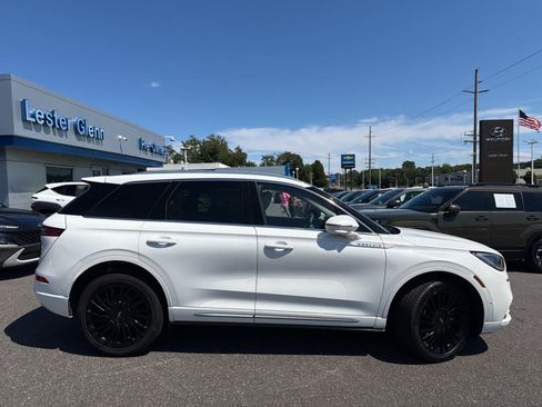 Used 2022 Lincoln Corsair Reserve w/ Equipment Group 201A AWD/4WD image 3