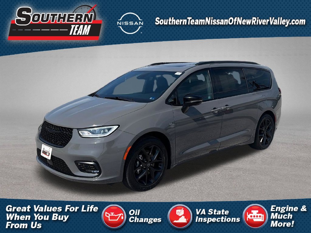 Used 2025 Chrysler Pacifica Limited FWD 360° Tour