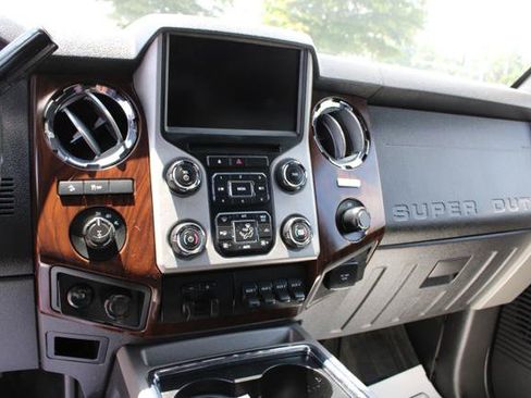 Used 2015 Ford F250 Lariat w/ Lariat Ultimate Package AWD/4WD image 22