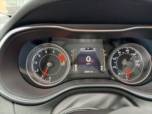 Used 2019 Jeep Cherokee Latitude Plus w/ Cold Weather Group image 19