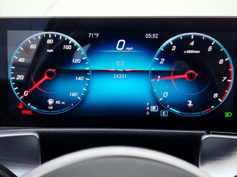 Certified 2022 Mercedes-Benz GLB 250 4MATIC w/ Premium Package Lite image 17