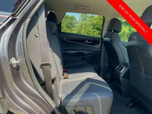 Used 2017 Kia Sorento LX image 13