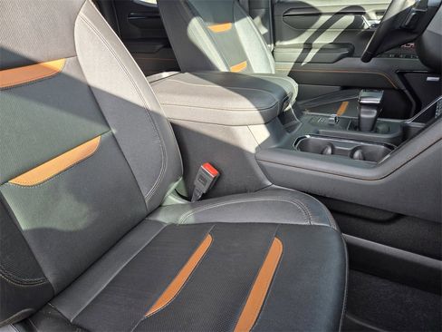 Used 2023 GMC Sierra 1500 AT4 w/ Technology Package image 8