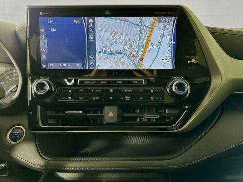 Certified 2021 Toyota Highlander Limited image 13