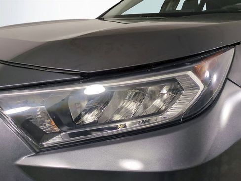 Used 2021 Toyota RAV4 XLE image 10