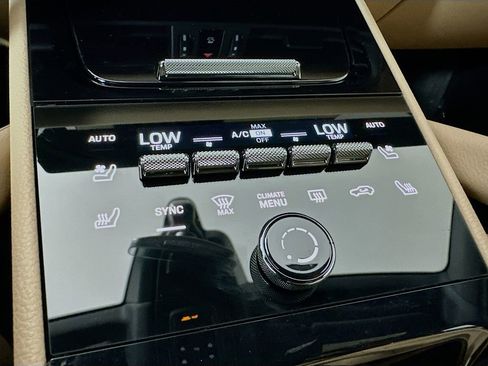 Certified 2025 Porsche Cayenne S AWD/4WD image 23