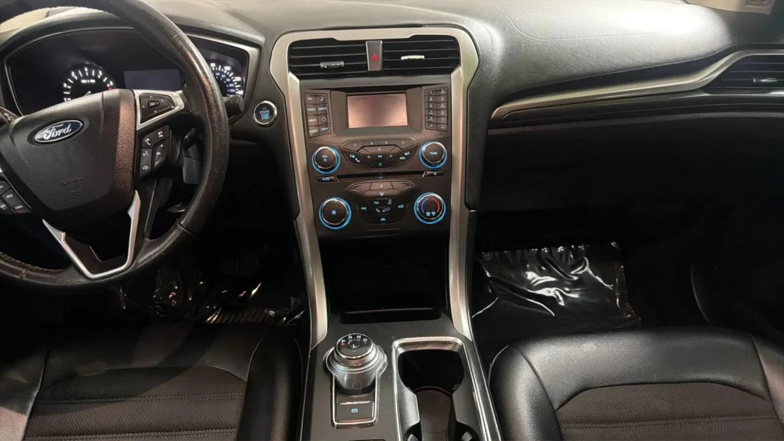Used 2017 Ford Fusion SE w/ Equipment Group 201A FWD image 16