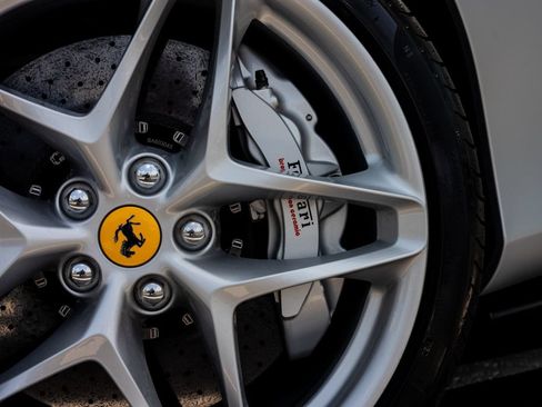 Used 2022 Ferrari Roma RWD image 3