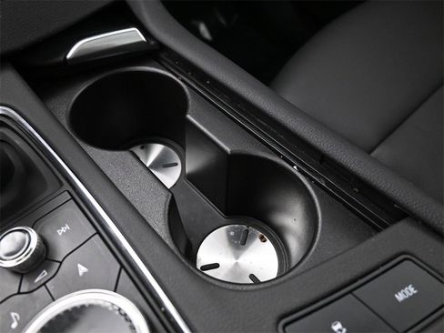 Certified 2023 Cadillac XT6 Sport w/ LPO, ONYX Package image 26