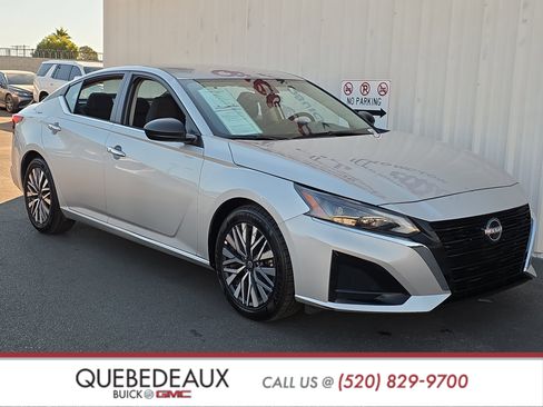 Used 2024 Nissan Altima 2.5 SV image 1