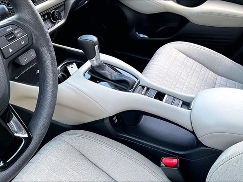 Certified 2026 Honda HR-V LX image 13