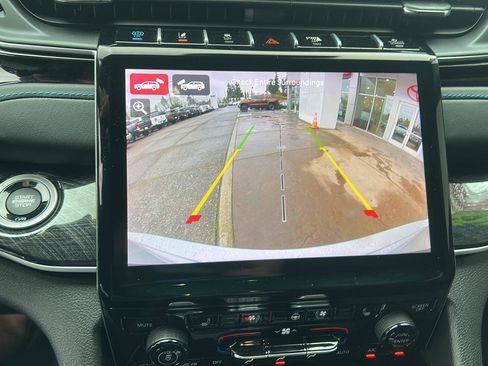 Used 2024 Jeep Grand Cherokee Trailhawk image 7