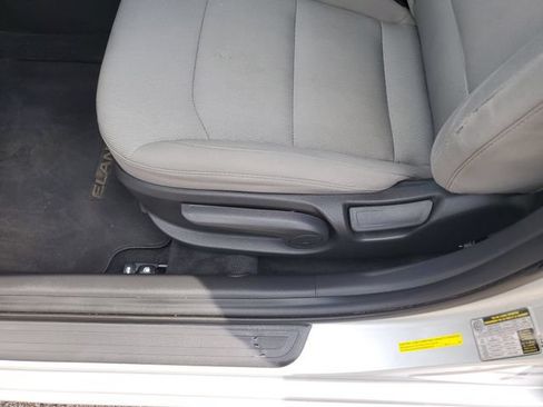 Used 2018 Hyundai Elantra Value Edition FWD image 17