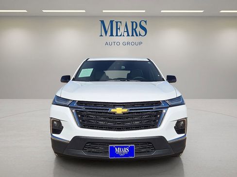 Used 2023 Chevrolet Traverse LS image 9