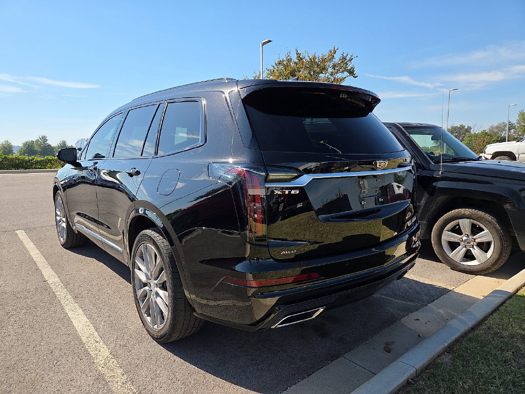 Used 2021 Cadillac XT6 Sport w/ Platinum Package AWD/4WD image 2