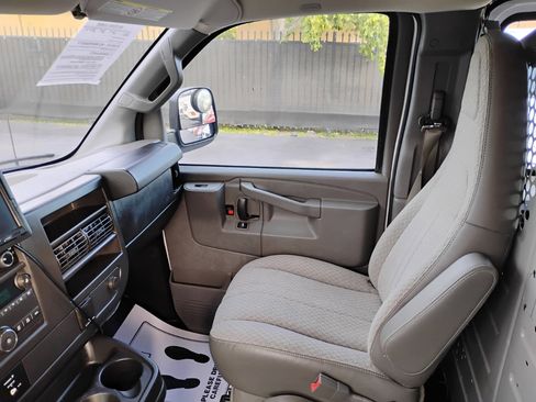 Used 2016 GMC Savana 2500 image 45