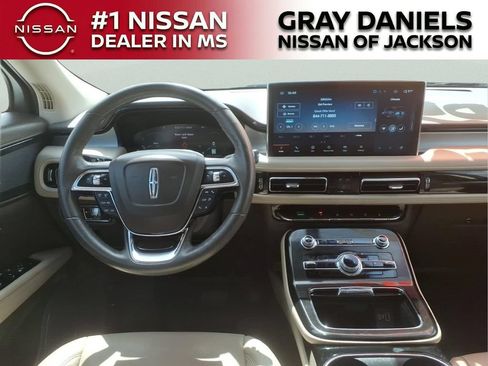 Used 2023 Lincoln Nautilus FWD w/ Premium Package image 10