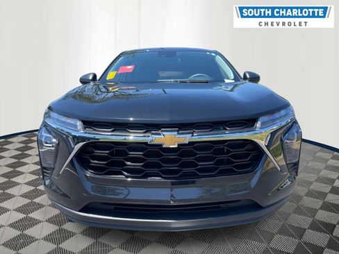 Used 2024 Chevrolet Trax LS FWD image 2