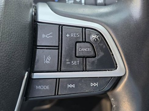 Used 2022 Toyota Highlander XLE image 29