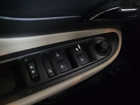 Used 2018 Buick Encore Preferred image 27