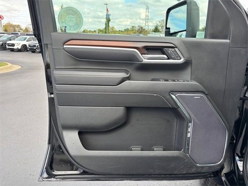 Used 2024 GMC Sierra 2500 Denali image 17