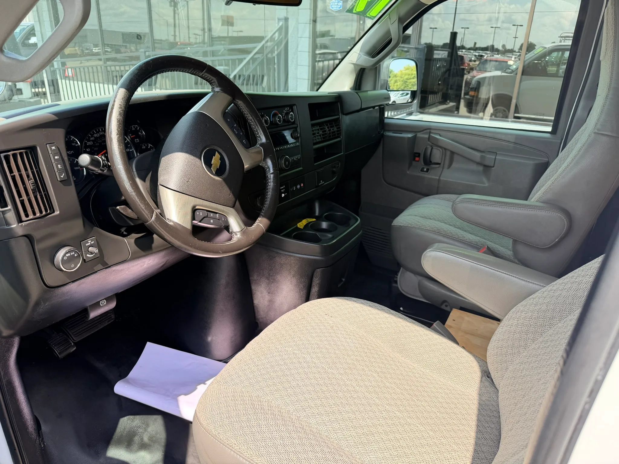 Used 2019 Chevrolet Express 3500 w/ Driver Convenience Package RWD image 7