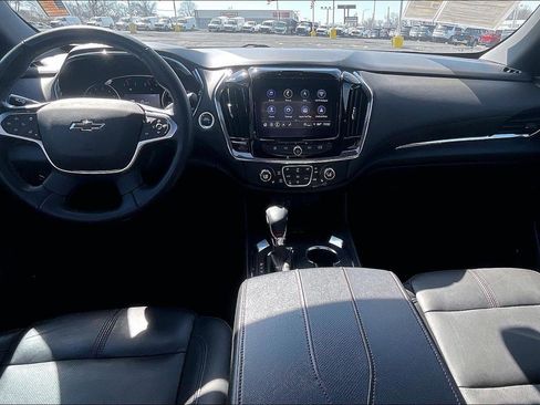 Used 2023 Chevrolet Traverse RS image 16