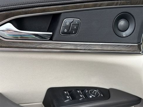 Used 2019 Lincoln Nautilus Reserve image 25