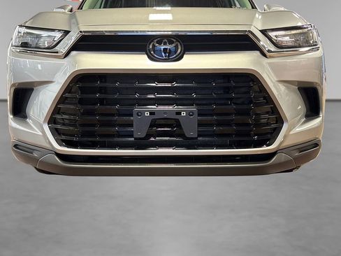 Used 2025 Toyota Grand Highlander AWD image 13