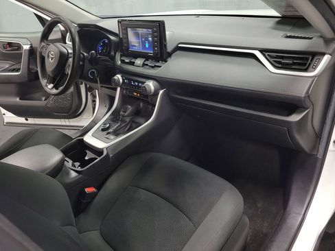 Used 2021 Toyota RAV4 LE image 23