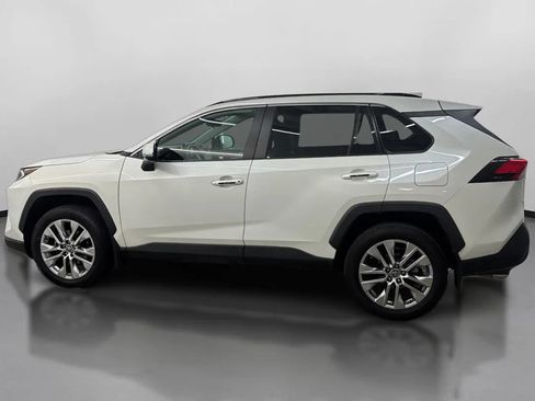 Used 2021 Toyota RAV4 XLE Premium FWD image 5