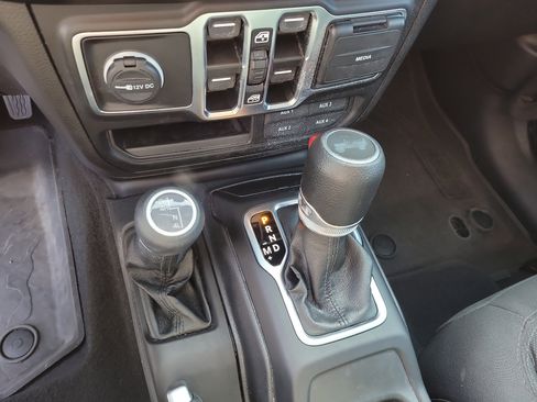 Used 2023 Jeep Wrangler Unlimited Sport image 24