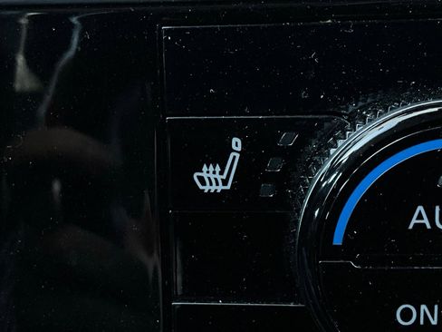 Used 2024 Nissan Pathfinder SV image 28