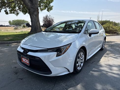 Used 2025 Toyota Corolla LE FWD image 11